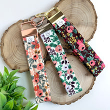 Load image into Gallery viewer, rosa | wristlet