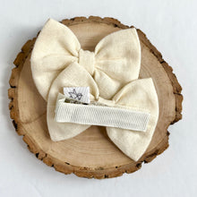 Load image into Gallery viewer, ivory | classic bow
