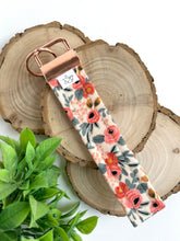Load image into Gallery viewer, rosa | wristlet
