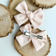 Load image into Gallery viewer, blush | lark bow