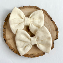 Load image into Gallery viewer, ivory | classic bow