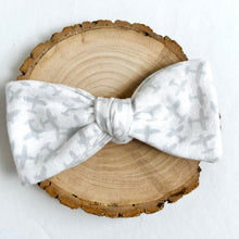 Load image into Gallery viewer, flight | bowtie