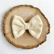 Load image into Gallery viewer, ivory | classic bow
