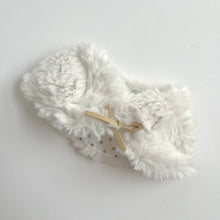 Load image into Gallery viewer, faux fur wrap | accessory