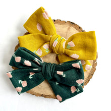 Load image into Gallery viewer, hibiscus-hunter | lark bow