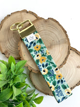 Load image into Gallery viewer, rosa | wristlet