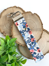 Load image into Gallery viewer, rosa | wristlet