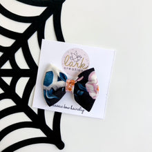 Load image into Gallery viewer, skull floral | classic bow