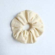 Load image into Gallery viewer, ivory | scrunchie