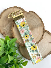 Load image into Gallery viewer, rosa | wristlet