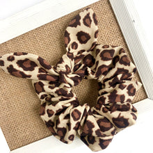 Load image into Gallery viewer, leopard | scrunchie