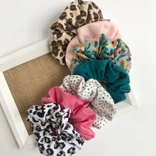 Load image into Gallery viewer, Emerald | scrunchie