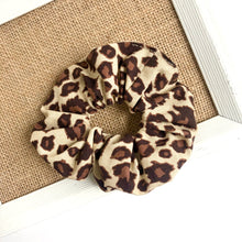 Load image into Gallery viewer, leopard | scrunchie