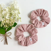 Load image into Gallery viewer, linen scrunchie | berry