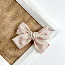 Load image into Gallery viewer, love note | lark bow