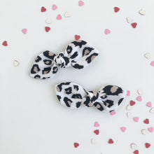 Load image into Gallery viewer, on safari | knotted bow