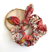 Load image into Gallery viewer, winter floral | scrunchie