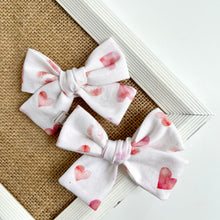 Load image into Gallery viewer, XOXO | lark bow