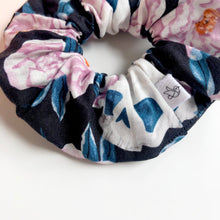 Load image into Gallery viewer, skull floral | scrunchie