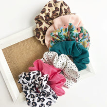 Load image into Gallery viewer, rosa - chambray | scrunchie