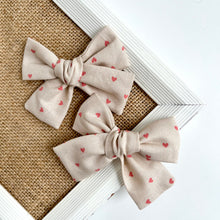 Load image into Gallery viewer, love note | lark bow