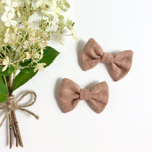 Load image into Gallery viewer, linen classic bow | bronze
