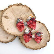 Load image into Gallery viewer, winter floral | classic bow