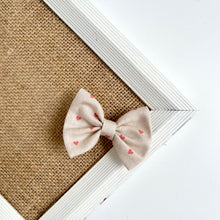 Load image into Gallery viewer, love note | classic bow