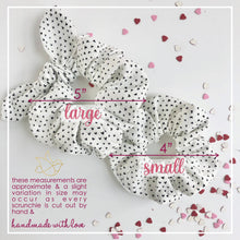 Load image into Gallery viewer, Emerald | scrunchie