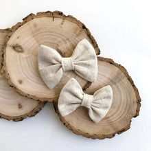 Load image into Gallery viewer, natural | classic bow