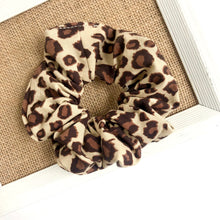 Load image into Gallery viewer, leopard | scrunchie