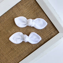 Load image into Gallery viewer, subtle bee | knotted bow