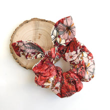 Load image into Gallery viewer, winter floral | scrunchie
