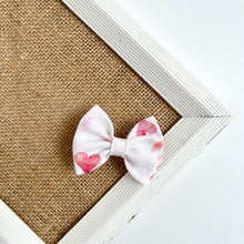 Load image into Gallery viewer, XOXO | classic bow