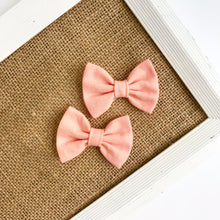 Load image into Gallery viewer, peach | classic bow