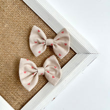 Load image into Gallery viewer, love note | classic bow