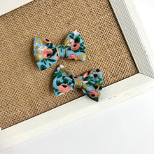 Load image into Gallery viewer, rosa - chambray | classic bow