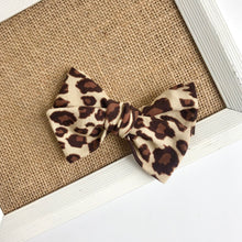 Load image into Gallery viewer, leopard | lark bow