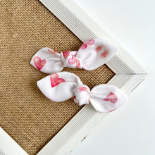 Load image into Gallery viewer, XOXO | knotted bow