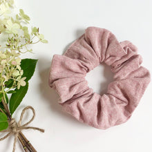 Load image into Gallery viewer, linen scrunchie | berry