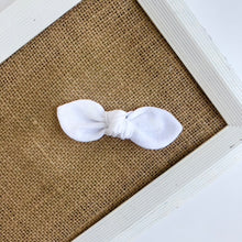 Load image into Gallery viewer, subtle bee | knotted bow