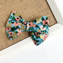 Load image into Gallery viewer, rosa - chambray | lark bow