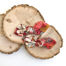 Load image into Gallery viewer, winter floral | knotted bow