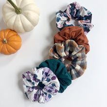 Load image into Gallery viewer, skull floral | scrunchie