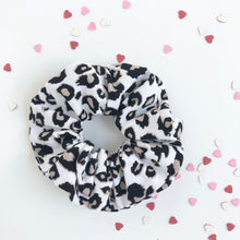 Load image into Gallery viewer, on safari | scrunchie