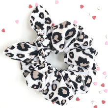 Load image into Gallery viewer, on safari | scrunchie