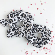 Load image into Gallery viewer, on safari | scrunchie