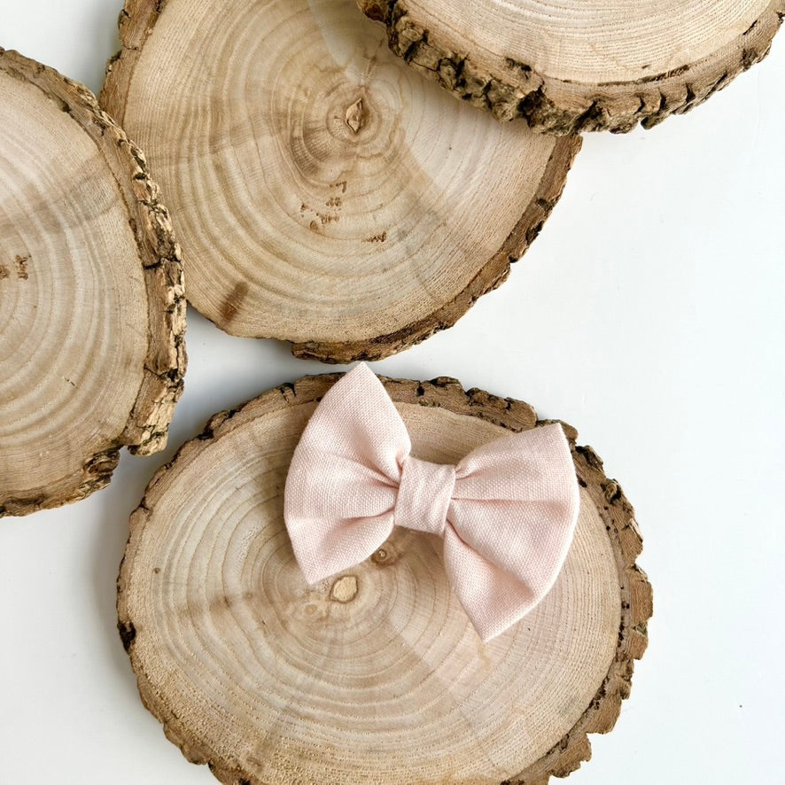 blush | classic bow