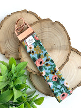 Load image into Gallery viewer, rosa | wristlet
