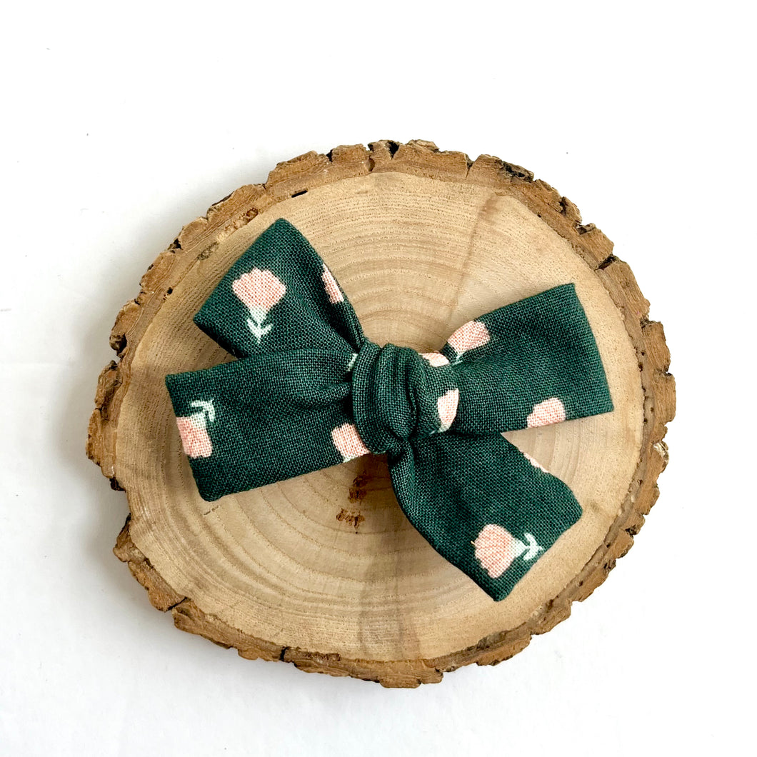 hibiscus-hunter | school girl bow